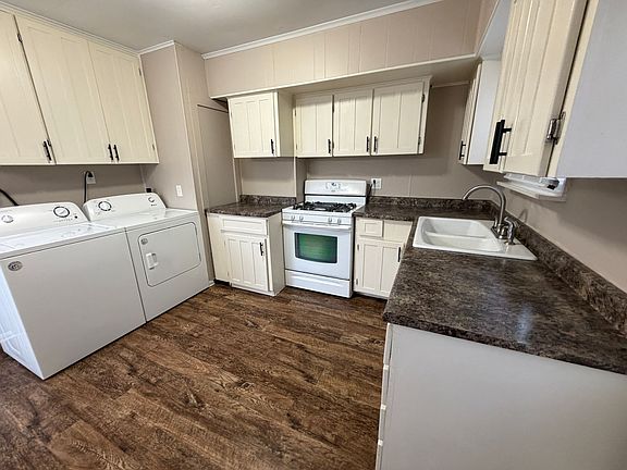 3rd image of 2715 Kenwood Ave