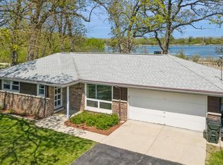 1806 Hazelwood Dr, Lindenhurst, IL 60046