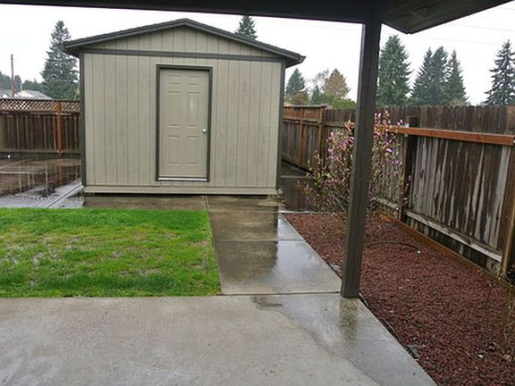 5th image of 10700 NE 65th St