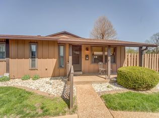 604 Hampton Ct, Belleville, IL 62223