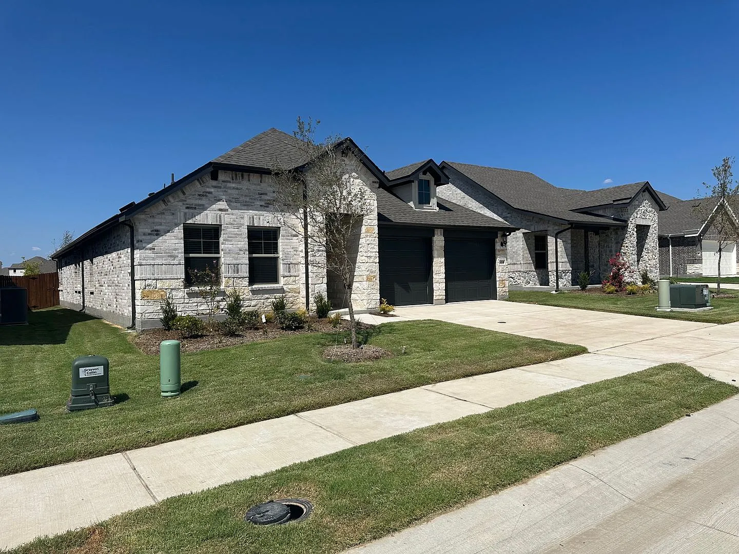 1410 Old Stead Dr — Photo 2