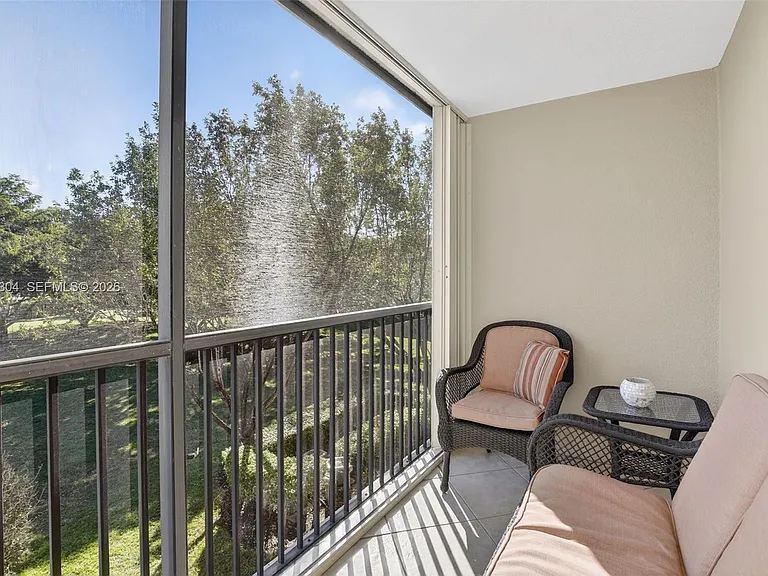 1651 SW 127th Ave #305A — Photo 25
