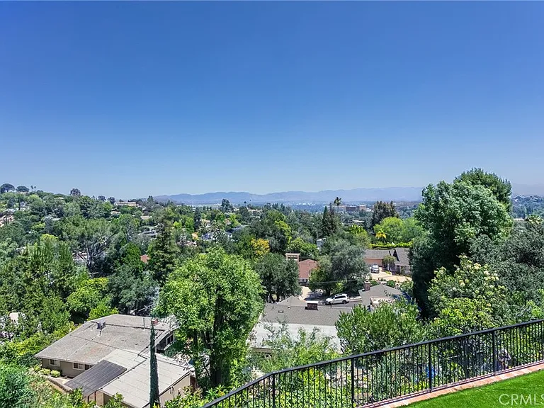 16973 Strawberry Dr — Photo 1