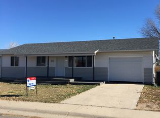 210 Overland Trl, Glenrock, WY 82637