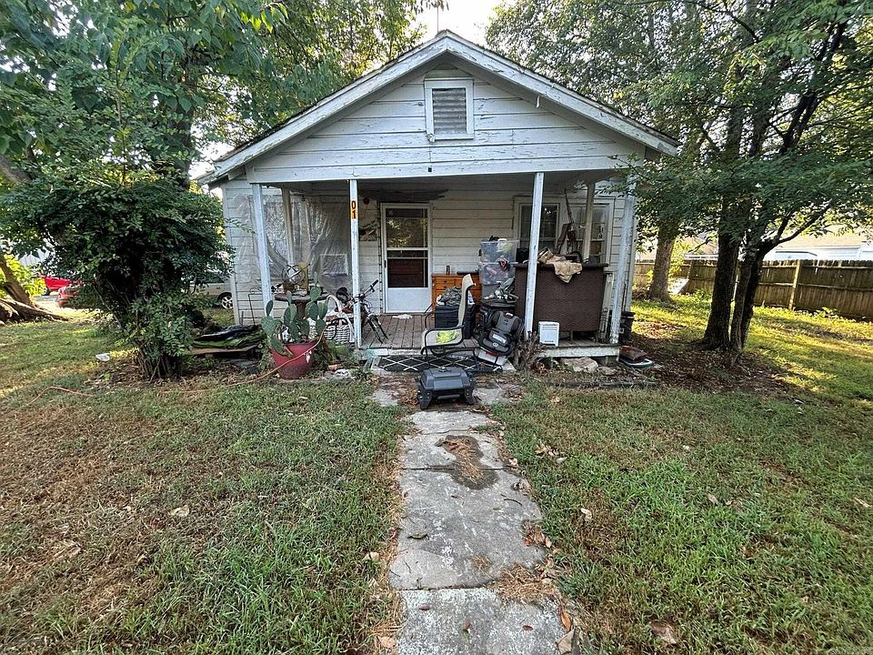 1st image of 601 Van Buren St