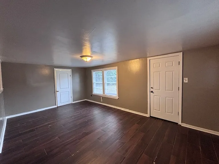 3906 S Barrow Dr — Photo 10