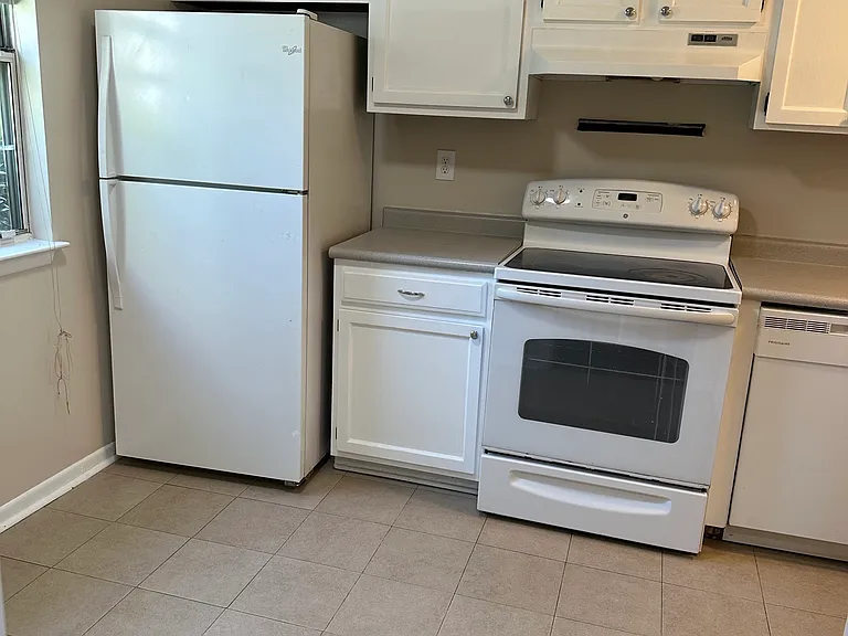 2926 Heathstead Pl — Photo 3