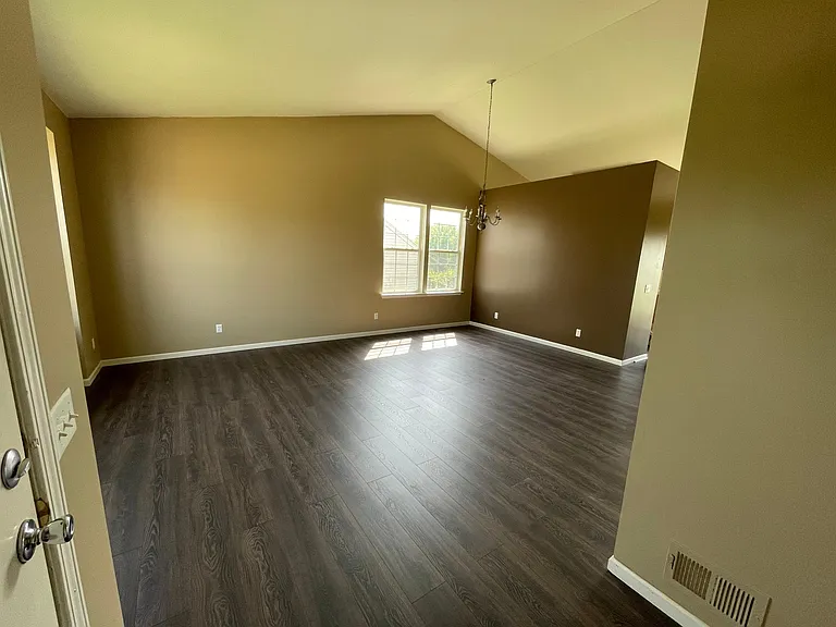 7920 Winterfield Dr — Photo 23