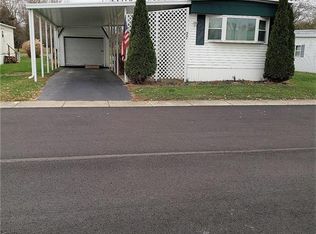 27 Shoreline Dr, Brookville, OH 45309