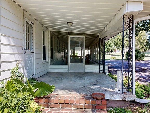 3rd image of 808 W Main St