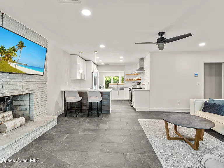 430 Michigan Ave — Photo 6