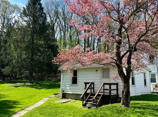 862 Iron Ridge Rd APT J, Spring Grove, PA 17362