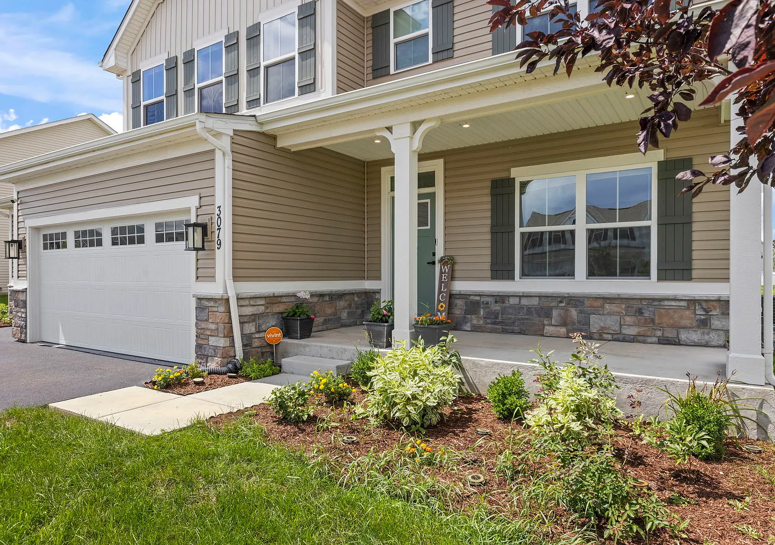 5 bed, 2718 sqft, $4,200 — Photo 2