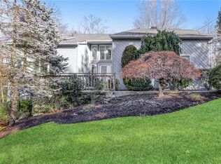 43 Mayer Dr, Montebello, NY 10901