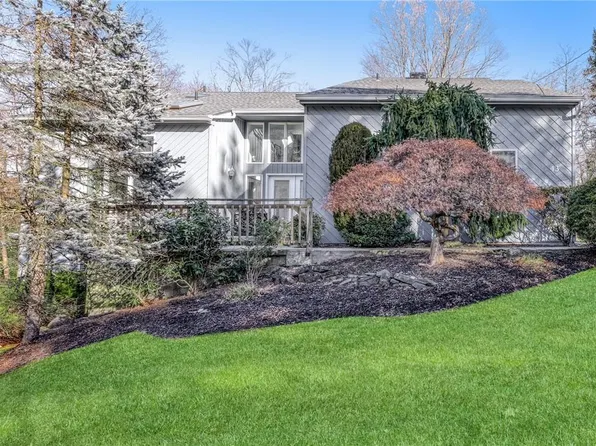 43 Mayer Drive, Montebello, NY 10901