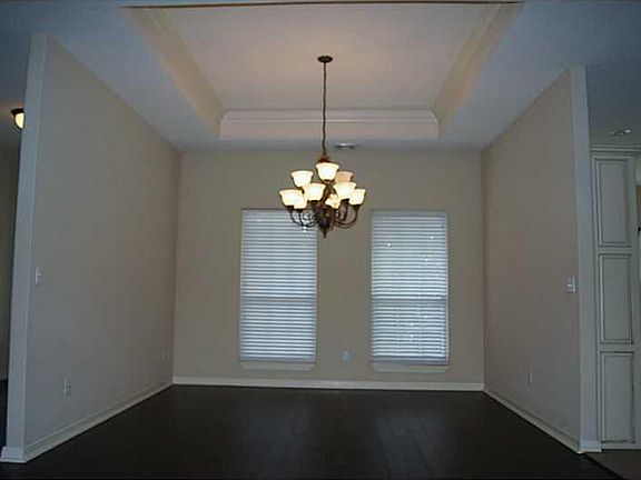 4th image of 9 Salisbury Cir