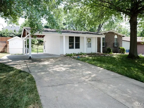 1040 Nagia Ct, Fenton, MO 63026