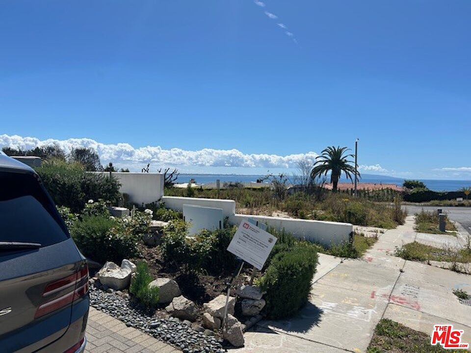 1st image of 3908 Castlerock Rd