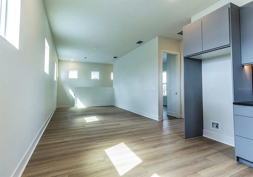 1 bed, 1.0 bath, 838 sqft, $1,700 — Photo 2