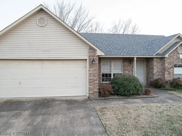608 Chateau Dr, Fort Smith, AR 72908