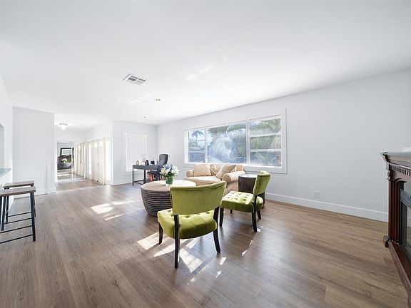 4th image of 4221 NW 107th Avenue