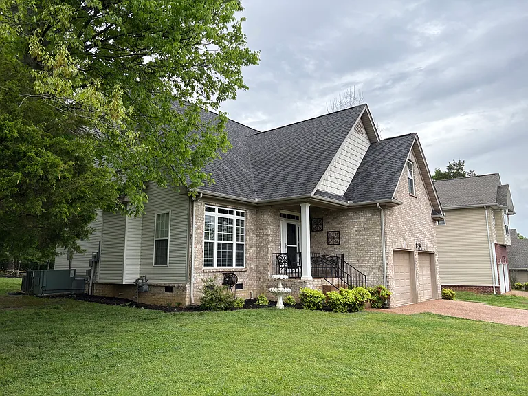 814 Royal Oaks Dr — Photo 2
