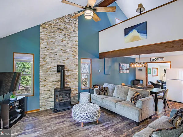 50 Tennyson Cir, Albrightsville, PA 18210