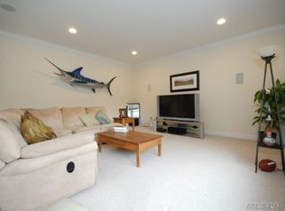 22 Vento Ln, Setauket, NY 11733