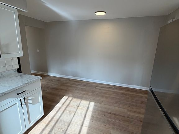3rd image of 7139 Eastlawn Dr APT 3