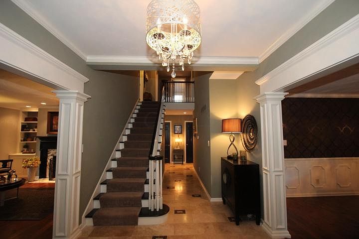 1st image of 111 Riverview Park Dr