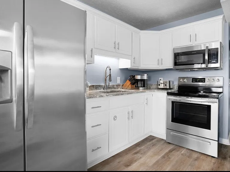 605 Dogwood St #D — Photo 3