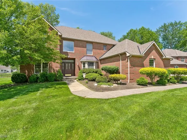 3732 Greenbriar Cir, Westlake, OH 44145
