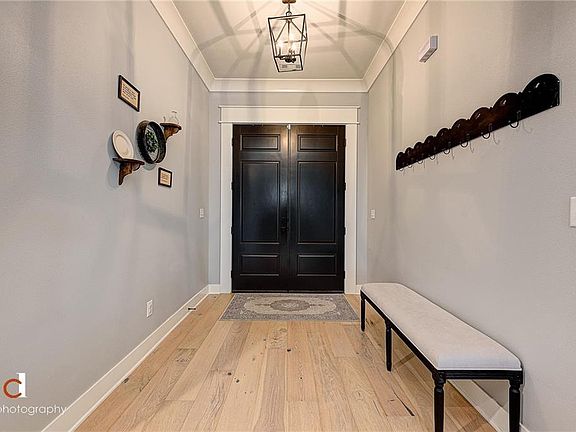 2nd image of 5601 W Sommerset St