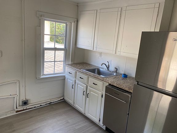 4th image of 2229 Delano St #B