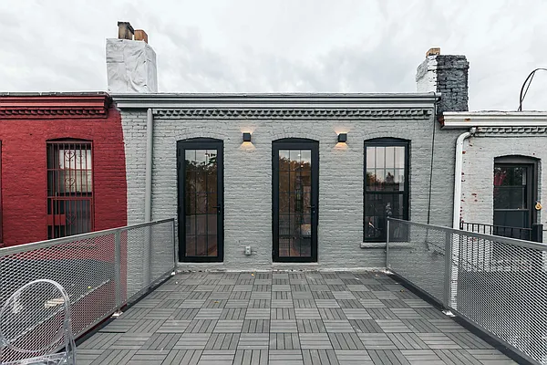 Rented by Nooklyn NYC LLC | media 31