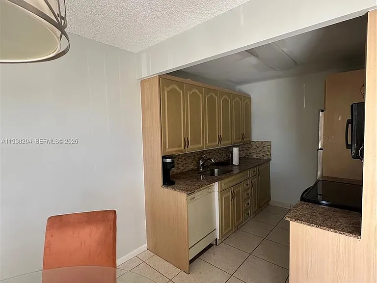 3043 Exeter Dr E — Photo 4