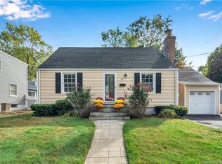 45 Harkness Dr, Milford, CT 06460