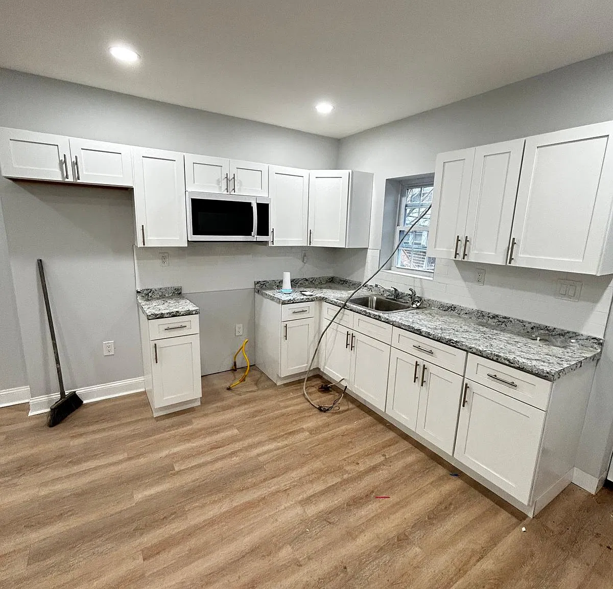 3 bed, 750 sqft, $1,600 — Photo 2