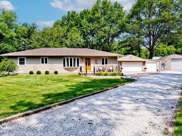 6824 W Stinemyer Rd, New Palestine, IN 46163