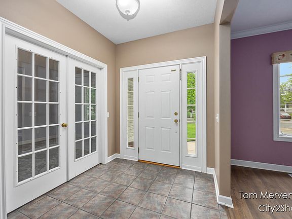 4th image of 3850 Kentridge Dr SE