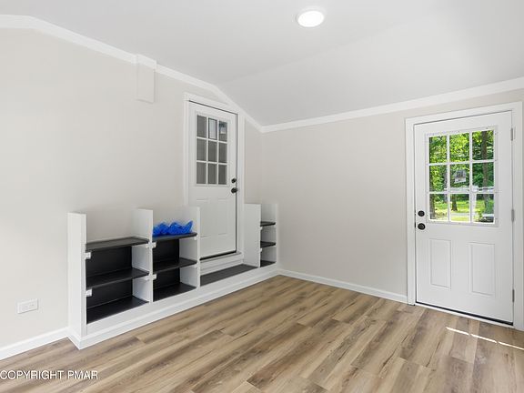 4th image of 210 Victory Ln
