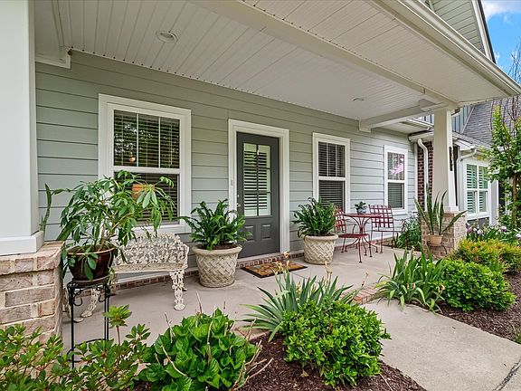 2nd image of 802 Cottage House Ln