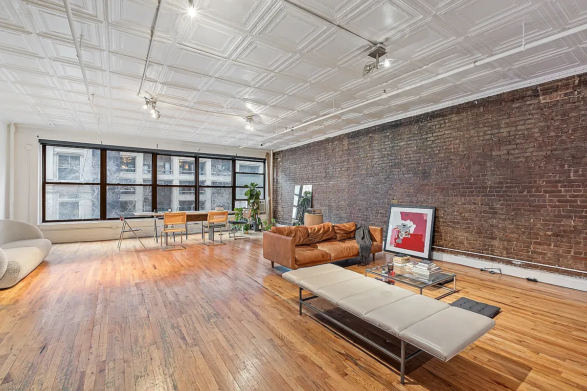Building Photo - 115 W 23rd St #41