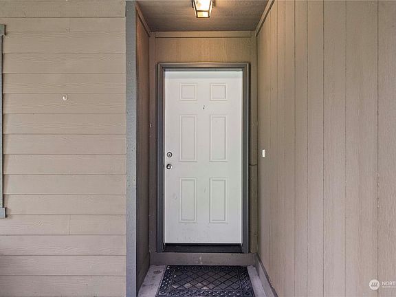 4th image of 9512 206th Avenue Ct E