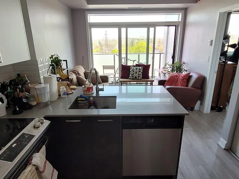 385 Osler St #609 — Photo 1