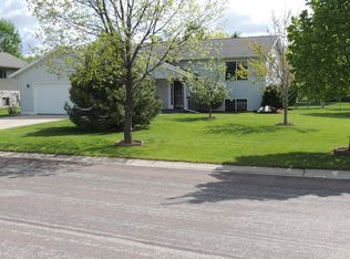 1102 Ashmore Cir, Montevideo, MN 56265