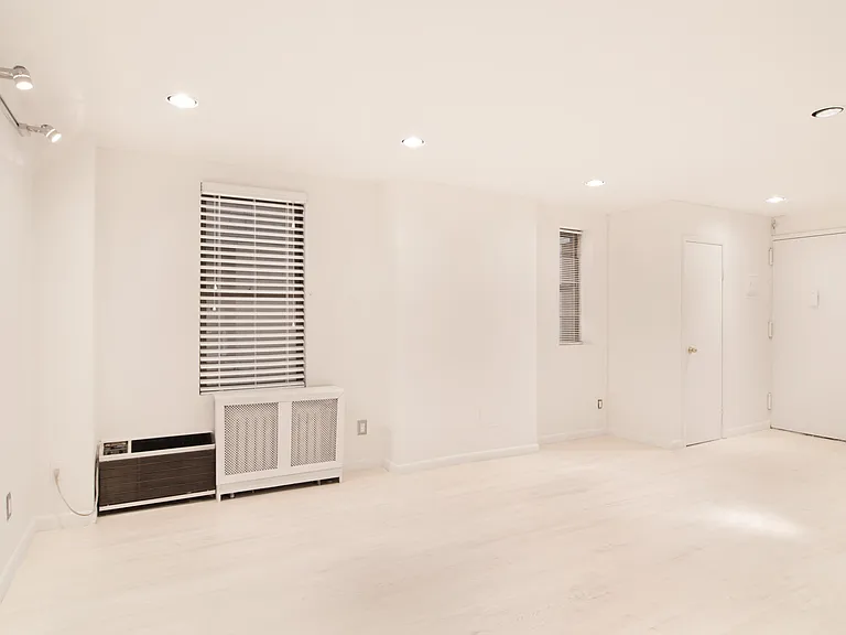 150 W 58th St #5C — Photo 7