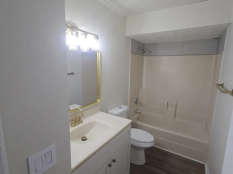 5727 Lexington Dr — Photo 23