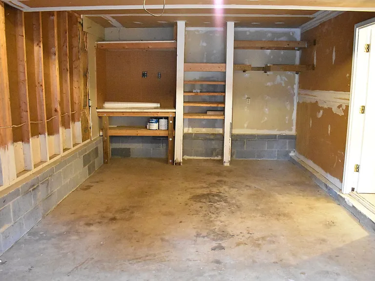 5405 Lee White Ln — Photo 30