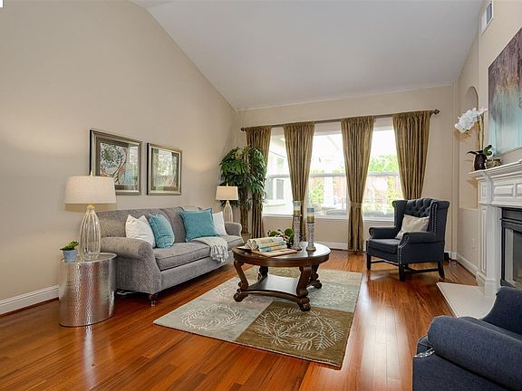 4th image of 7323 Royal Oaks Ct